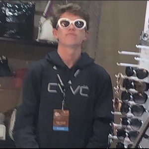 Meet your Posher, Casey